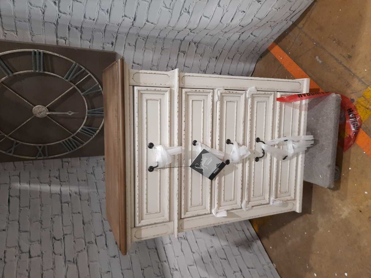Realyn Chest - Gallery Image 7